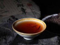 2008年的老班章普洱茶餅生茶缺了一塊值錢(qián)嗎？